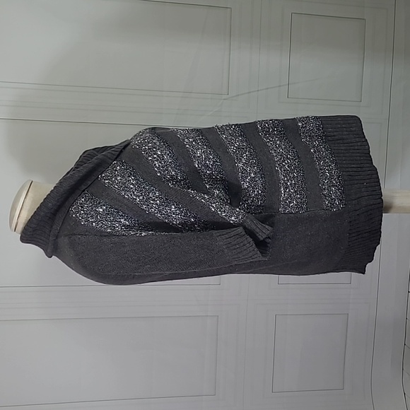 Agb Grey Metallic Striped Cowel Neck Short Sleeve Sweater - 1X - Picture 4 of 9